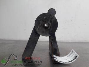 Używane Wspornik silnika Suzuki Swift (ZA/ZC/ZD1/2/3/9) 1.3 VVT 16V Cena € 42,50 Procedura marży oferowane przez Kleine Staarman B.V. Autodemontage