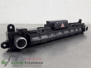 Używane Panel obslugi radia Kia Sportage (QL) 1.6 T-GDI 177 16V 4x4 Cena € 125,00 Procedura marży oferowane przez Kleine Staarman B.V. Autodemontage