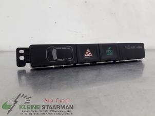 Używane Przelacznik swiatel awaryjnych Mitsubishi Outlander (GF/GG) 2.0 16V 4x2 Cena € 51,43 Z VAT oferowane przez Kleine Staarman B.V. Autodemontage