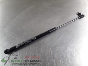 Begagnade Gasfjäder, höger bak Hyundai Kona (OS) 1.0 T-GDI 12V Pris € 42,50 Marginaltabell erbjuds av Kleine Staarman B.V. Autodemontage