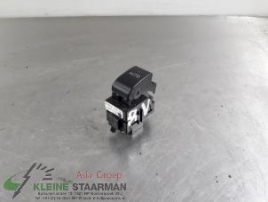 Używane Przelacznik elektrycznej szyby Toyota Corolla (E12) 1.6 16V VVT-i Cena € 42,50 Procedura marży oferowane przez Kleine Staarman B.V. Autodemontage