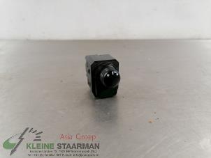 Używane Przelacznik lusterka Suzuki Swift (ZA/ZC/ZD1/2/3/9) 1.6 Sport VVT 16V Cena € 42,50 Procedura marży oferowane przez Kleine Staarman B.V. Autodemontage