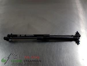 Gebruikte Set Gasdempers Achterklep Kia Niro I (DE) 1.6 GDI Hybrid Prijs € 50,00 Margeregeling aangeboden door Kleine Staarman B.V. Autodemontage