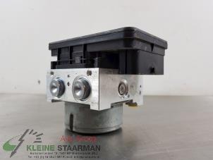 Używane Pompa ABS Mitsubishi Outlander (GF/GG) 2.0 16V PHEV 4x4 Cena € 250,00 Procedura marży oferowane przez Kleine Staarman B.V. Autodemontage