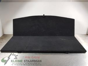 Używane Plyta podlogowa bagaznika Mitsubishi Outlander (GF/GG) 2.0 16V PHEV 4x4 Cena € 121,00 Z VAT oferowane przez Kleine Staarman B.V. Autodemontage