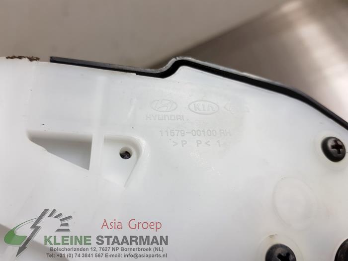 Dörrmekanism, 4-dörrars, höger bak från en Kia Sportage (JE) 2.0 CVVT 16V 4x2 2010