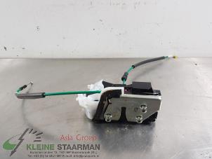 Używane Mechanizm blokady drzwi prawych tylnych wersja 4-drzwiowa Hyundai i30 Wagon (GDHF5) 1.6 CRDi 16V VGT Cena € 50,00 Procedura marży oferowane przez Kleine Staarman B.V. Autodemontage