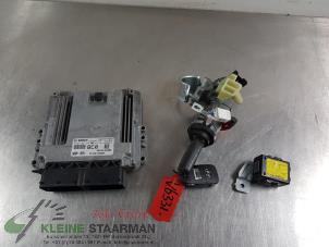 Używane Stacyjka + sterownik Hyundai i30 Wagon (GDHF5) 1.6 CRDi 16V VGT Cena € 175,00 Procedura marży oferowane przez Kleine Staarman B.V. Autodemontage