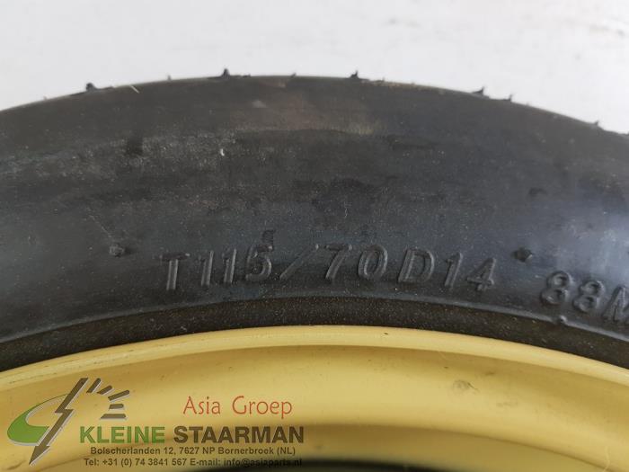 Kolo zapasowe z Toyota Yaris (P1) 1.0 16V VVT-i 2000