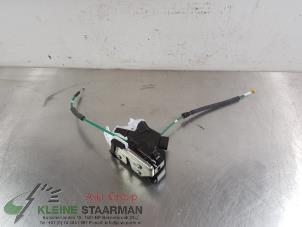 Używane Mechanizm blokady drzwi prawych tylnych wersja 4-drzwiowa Hyundai i30 (GDHB5) 1.4 16V Cena € 50,00 Procedura marży oferowane przez Kleine Staarman B.V. Autodemontage