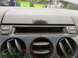 Używane Wyswietlacz wewnetrzny Mazda 6 Sportbreak (GY19/89) 2.0i 16V S-VT Cena € 50,00 Procedura marży oferowane przez Kleine Staarman B.V. Autodemontage