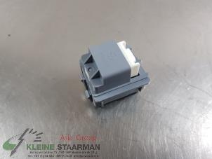 Begagnade Mikrofon Mazda MX-5 (ND) 2.0 SkyActiv G-184 16V Pris € 50,00 Marginaltabell erbjuds av Kleine Staarman B.V. Autodemontage