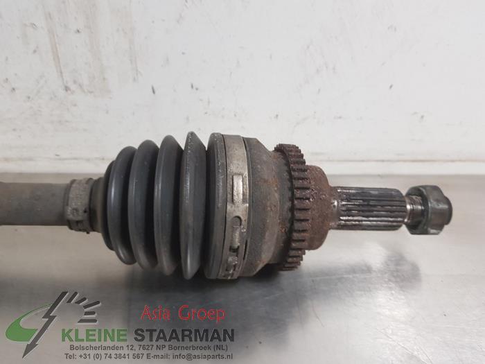Drivaxel, vänster fram från en Suzuki New Ignis (MH) 1.5 16V 2005