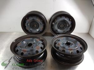 Używane Zestaw obreczy Kia Picanto (BA) 1.1 12V Cena € 50,00 Procedura marży oferowane przez Kleine Staarman B.V. Autodemontage