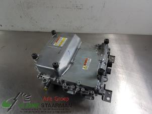 Używane Przetwornica Mitsubishi Outlander (GF/GG) 2.0 16V PHEV 4x4 Cena na żądanie oferowane przez Kleine Staarman B.V. Autodemontage