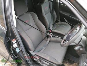 Używane Fotel prawy Suzuki Swift (ZA/ZC/ZD) 1.6 Sport VVT 16V Cena € 150,00 Procedura marży oferowane przez Kleine Staarman B.V. Autodemontage