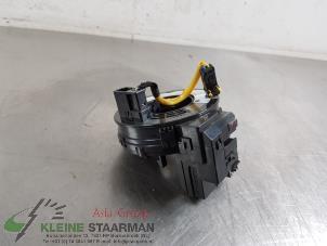 Używane Przewód spiralny poduszki powietrznej Suzuki Swift (ZA/ZC/ZD) 1.6 Sport VVT 16V Cena € 75,00 Procedura marży oferowane przez Kleine Staarman B.V. Autodemontage