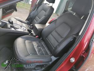 Gebruikte Voorstoel links Mazda CX-5 II (KF) 2.2 SkyActiv-D 150 16V 2WD Prijs op aanvraag aangeboden door Kleine Staarman B.V. Autodemontage