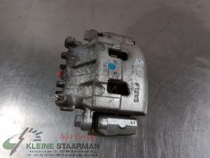 Używane Zacisk hamulcowy prawy przód Mitsubishi Outlander (GF/GG) 2.0 16V 4x4 Cena € 60,50 Z VAT oferowane przez Kleine Staarman B.V. Autodemontage