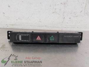 Używane Przelacznik swiatel awaryjnych Mitsubishi Outlander (GF/GG) 2.0 16V PHEV 4x4 Cena € 51,43 Z VAT oferowane przez Kleine Staarman B.V. Autodemontage