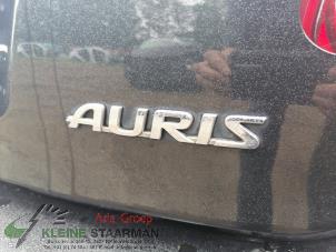 Gebruikte Grille Toyota Auris (E15) 1.6 Dual VVT-i 16V Prijs € 42,50 Margeregeling aangeboden door Kleine Staarman B.V. Autodemontage