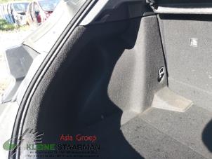 Używane Tapicerka pokrywy bagaznika lewa Toyota Corolla (E21/EA1/EH1) 1.2 16V Turbo Cena na żądanie oferowane przez Kleine Staarman B.V. Autodemontage