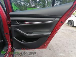 Używane Tapicerka drzwi prawych tylnych wersja 4-drzwiowa Mazda 3 (BP) 2.0 SkyActiv-X 180 M Hybrid 16V Cena € 100,00 Procedura marży oferowane przez Kleine Staarman B.V. Autodemontage