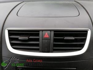 Używane Kratka wentylacyjna deski rozdzielczej Suzuki Swift (ZA/ZC/ZD) 1.6 Sport VVT 16V Cena € 70,00 Procedura marży oferowane przez Kleine Staarman B.V. Autodemontage