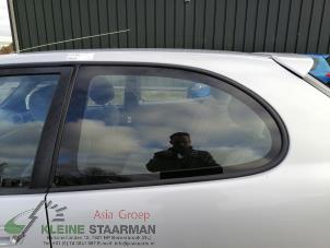 Używane Trójkatna szyba lewy tyl Toyota Corolla (EB/WZ/CD) 1.6 16V VVT-i Cena na żądanie oferowane przez Kleine Staarman B.V. Autodemontage