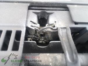 Gebruikte Slotmechaniek Motorkap Mazda CX-5 I (KE,GH) 2.2 Skyactiv D 16V High Power 4WD Prijs op aanvraag aangeboden door Kleine Staarman B.V. Autodemontage