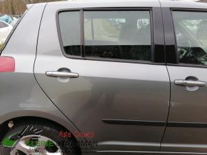 Używane Drzwi prawe tylne wersja 4-drzwiowa Suzuki Swift (ZA/ZC/ZD1/2/3/9) 1.5 VVT 16V Cena € 75,00 Procedura marży oferowane przez Kleine Staarman B.V. Autodemontage