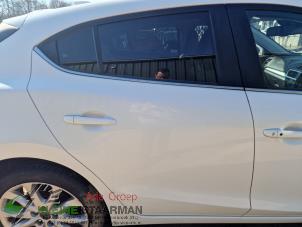 Używane Drzwi prawe tylne wersja 4-drzwiowa Mazda 3 (BM/BN) 2.2 SkyActiv-D 150 16V Cena € 250,00 Procedura marży oferowane przez Kleine Staarman B.V. Autodemontage