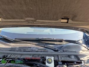 Używane Ramie wycieraczki przedniej Mazda 3 (BP) 2.0 SkyActiv-X 180 M Hybrid 16V Cena na żądanie oferowane przez Kleine Staarman B.V. Autodemontage