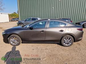 Używane Belka lewa Mazda 3 (BP) 2.0 SkyActiv-X 180 M Hybrid 16V Cena na żądanie oferowane przez Kleine Staarman B.V. Autodemontage