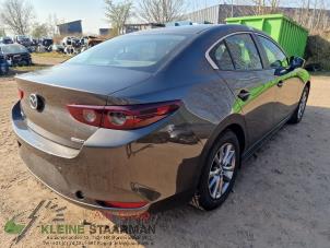 Używane Naroznik karoserii prawy tyl Mazda 3 (BP) 2.0 SkyActiv-X 180 M Hybrid 16V Cena na żądanie oferowane przez Kleine Staarman B.V. Autodemontage