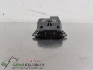 Używane Kamera przednia Mazda 3 (BM/BN) 2.0 SkyActiv-G 120 16V Cena € 250,00 Procedura marży oferowane przez Kleine Staarman B.V. Autodemontage