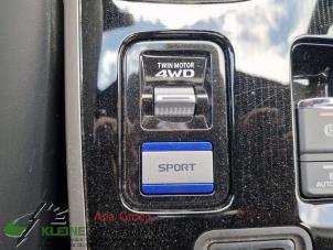 Używane Przelacznik 2WD/4WD Mitsubishi Outlander (GF/GG) 2.4 16V PHEV 4x4 Cena na żądanie oferowane przez Kleine Staarman B.V. Autodemontage