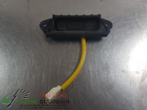 Używane Przelacznik pokrywy bagaznika Mitsubishi Outlander (GF/GG) 2.4 16V PHEV 4x4 Cena € 84,70 Z VAT oferowane przez Kleine Staarman B.V. Autodemontage