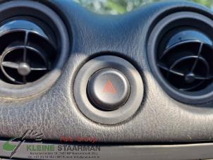 Begagnade Nödbelysningsbrytare Mazda MX-5 (NB18/35/8C) 1.6i 16V Pris på förfrågan erbjuds av Kleine Staarman B.V. Autodemontage
