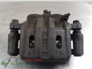 Używane Zacisk hamulcowy lewy przód Mitsubishi Outlander (CW) 2.0 16V 4x2 Cena € 50,00 Procedura marży oferowane przez Kleine Staarman B.V. Autodemontage