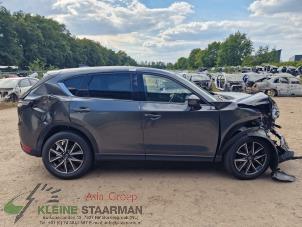 Gebruikte B-stijl rechts Mazda CX-5 II (KF) 2.0 SkyActiv-G 160 16V 4WD Prijs op aanvraag aangeboden door Kleine Staarman B.V. Autodemontage
