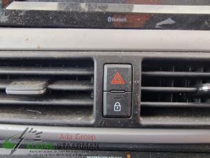 Begagnade Nödbelysningsbrytare Hyundai i10 1.2 16V Pris på förfrågan erbjuds av Kleine Staarman B.V. Autodemontage