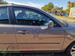 Używane Drzwi prawe przednie wersja 4-drzwiowa Mazda 3 (BK12) 1.6i 16V Cena € 100,00 Procedura marży oferowane przez Kleine Staarman B.V. Autodemontage