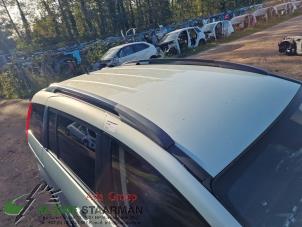Używane Zestaw relingów dachowych Mazda 5 (CR19) 2.0i 16V Cena na żądanie oferowane przez Kleine Staarman B.V. Autodemontage