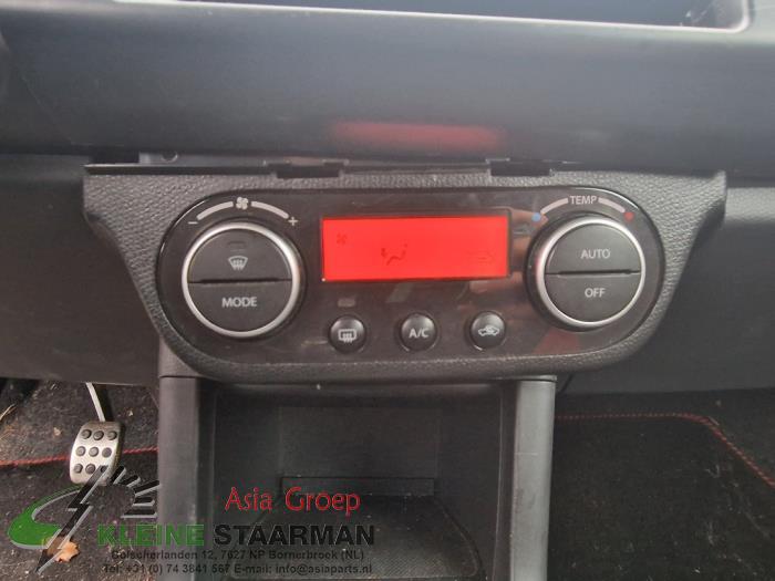 Kachel Bedieningspaneel van een Suzuki Swift (ZA/ZC/ZD1/2/3/9) 1.6 Sport VVT 16V 2009