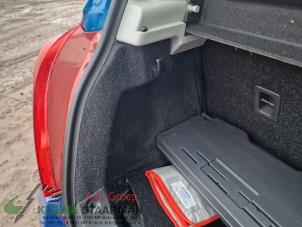 Używane Tapicerka pokrywy bagaznika lewa Suzuki Swift (ZA/ZC/ZD1/2/3/9) 1.6 Sport VVT 16V Cena na żądanie oferowane przez Kleine Staarman B.V. Autodemontage