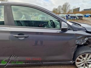 Używane Szyba drzwi prawych przednich wersja 4-drzwiowa Hyundai i30 (PDEB5/PDEBB/PDEBD/PDEBE) 1.0 T-GDI 12V Cena na żądanie oferowane przez Kleine Staarman B.V. Autodemontage
