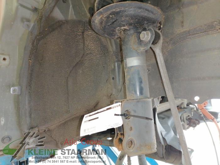 Schokdemperpoot rechts-voor van een Toyota Yaris III (P13) 1.5 16V Hybrid 2019