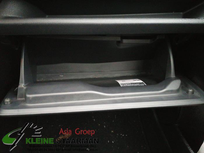 Dashboardkastje van een Toyota Yaris III (P13) 1.5 16V Hybrid 2019