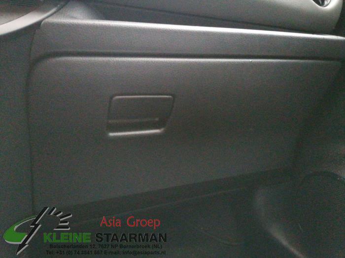 Dashboardkastje van een Toyota Yaris III (P13) 1.5 16V Hybrid 2019